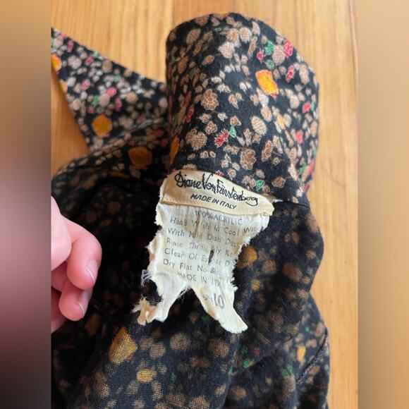 70s Vintage Diane Von Furstenberg Acrylic Patterned Dress - Picture 4 of 9